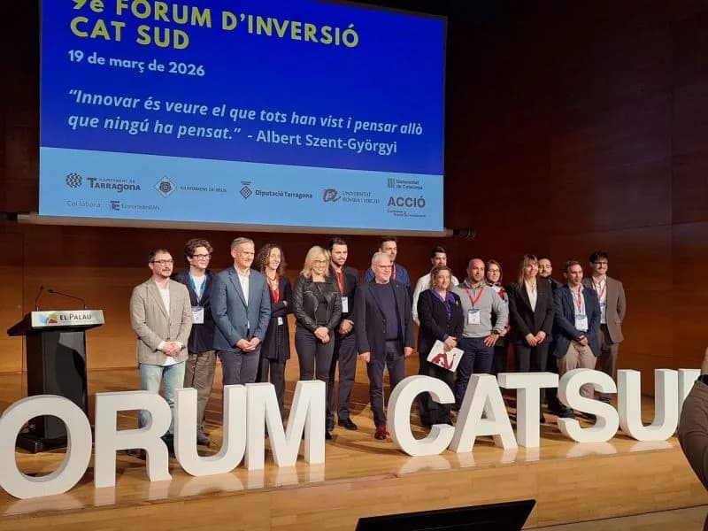 El 9è Fòrum d'Inversió CAT SUD amb les startups participants a l'escenari