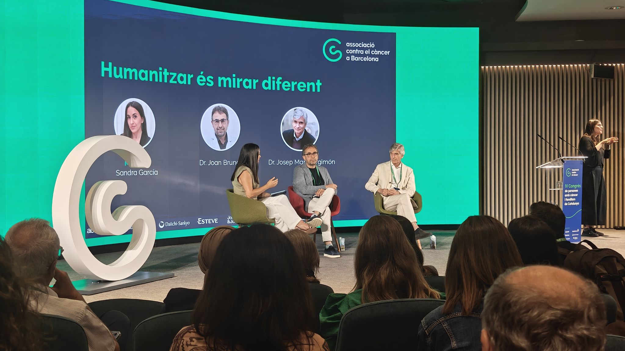 The 'Humanizing means looking differently' panel at the Congress